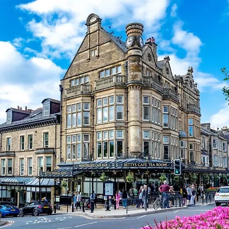 House 2 - Stylish Flat شقة هاروغايت